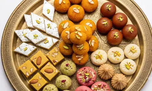 ಆಹಾರ ಸುರಕ್ಷತೆ-ಗುಣಮಟ್ಟ ನಿಯಮ ಉಲ್ಲಂಘನೆ: 15 ಸಿಹಿ ತಿಂಡಿ ತಯಾರಿಕಾ ಘಟಕಗಳಿಗೆ ನೋಟಿಸ್ ಜಾರಿ