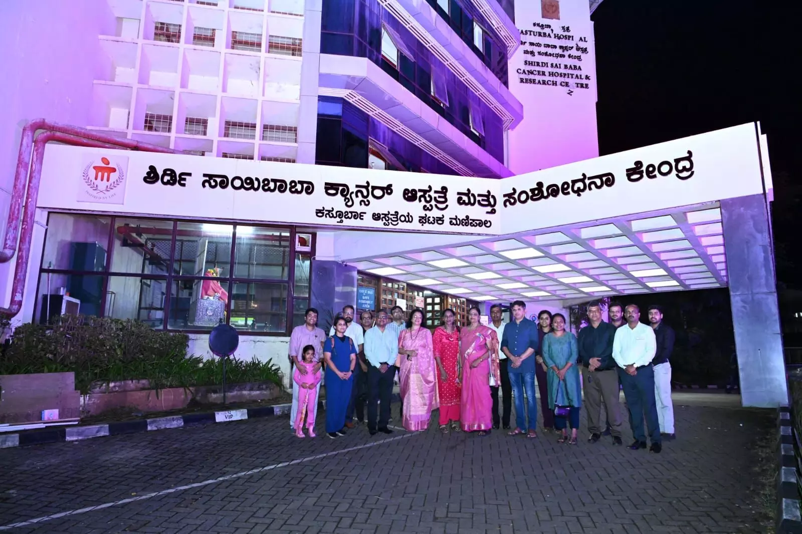 ಸ್ತನ ಕ್ಯಾನ್ಸರ್ ಜಾಗೃತಿ ಮಾಸಾಚರಣೆ: ಗುಲಾಬಿ ಬಣ್ಣದಲ್ಲಿ ಕಂಗೊಳಿಸಿದ ಮಣಿಪಾಲ ಕಸ್ತೂರ್ಬಾ ಆಸ್ಪತ್ರೆ ಸ್ತನ ಕ್ಯಾನ್ಸರ್ ಜಾಗೃತಿ ಮಾಸಾಚರಣೆ: ಗುಲಾಬಿ ಬಣ್ಣದಲ್ಲಿ ಕಂಗೊಳಿಸಿದ ಮಣಿಪಾಲ ಕಸ್ತೂರ್ಬಾ ಆಸ್ಪತ್ರೆ