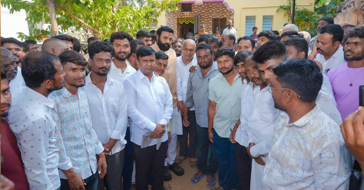 ಪ್ರಶ್ನಿಸುವವರ ಬಾಯಿ ಮುಚ್ಚಿಸಲು ಅಟ್ರಾಸಿಟಿ ಕಾಯ್ದೆ ದುರ್ಬಳಕೆ: ಶಾಸಕ ಹಿಟ್ನಾಳ್ ವಿರುದ್ಧ ಶ್ರೀರಾಮುಲು ವಾಗ್ದಾಳಿ ಪ್ರಶ್ನಿಸುವವರ ಬಾಯಿ ಮುಚ್ಚಿಸಲು ಅಟ್ರಾಸಿಟಿ ಕಾಯ್ದೆ ದುರ್ಬಳಕೆ: ಶಾಸಕ ಹಿಟ್ನಾಳ್ ವಿರುದ್ಧ ಶ್ರೀರಾಮುಲು ವಾಗ್ದಾಳಿ