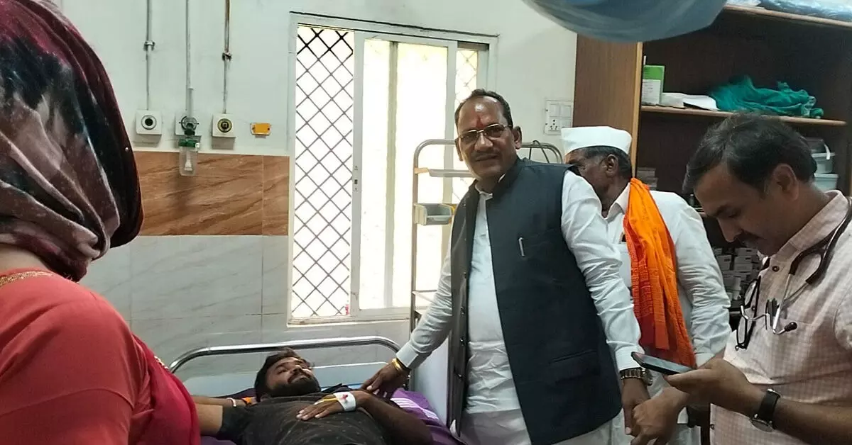 ಔರಾದ್ ಸಾರ್ವಜನಿಕ ಆಸ್ಪತ್ರೆಗೆ ಶಾಸಕ ಪ್ರಭು ಚವ್ಹಾಣ್ ದಿಢೀರ್ ಭೇಟಿ: ಅವ್ಯವಸ್ಥೆ ವಿರುದ್ಧ ಆಕ್ರೋಶ ಔರಾದ್ ಸಾರ್ವಜನಿಕ ಆಸ್ಪತ್ರೆಗೆ ಶಾಸಕ ಪ್ರಭು ಚವ್ಹಾಣ್ ದಿಢೀರ್ ಭೇಟಿ: ಅವ್ಯವಸ್ಥೆ ವಿರುದ್ಧ ಆಕ್ರೋಶ
