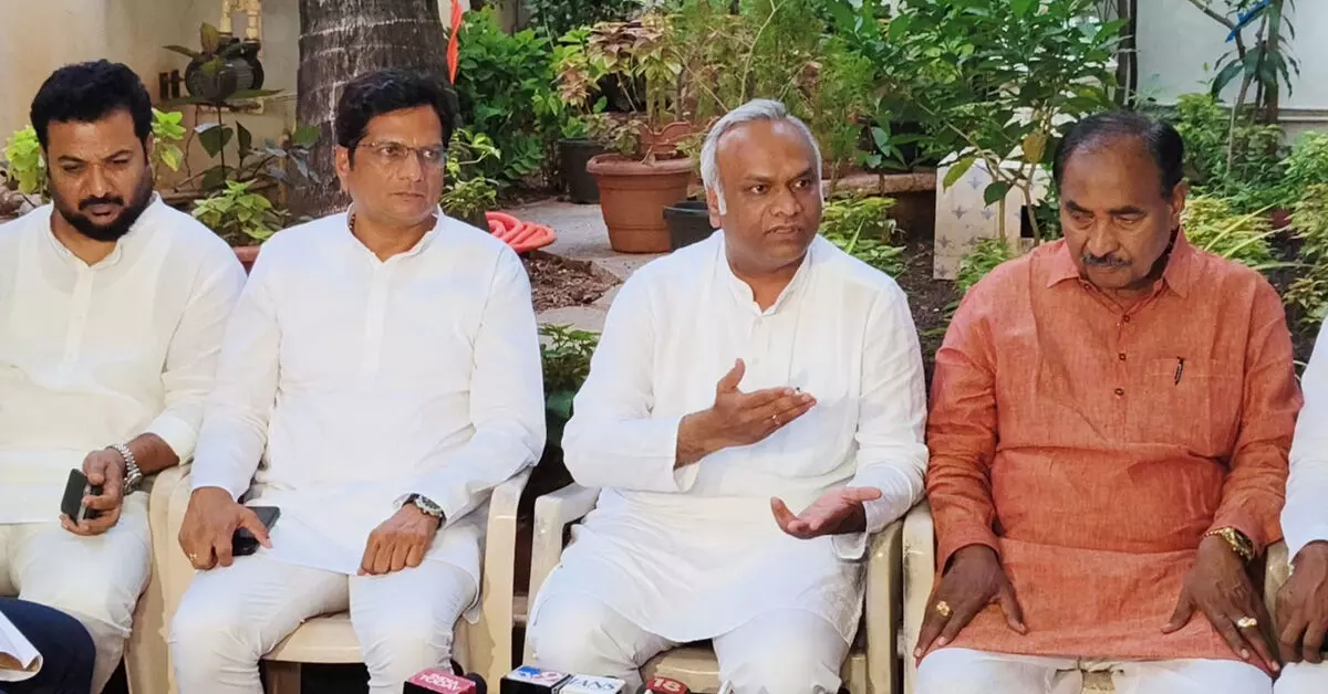 ಆರೋಪಗಳಿದ್ದರೆ ದಾಖಲೆಗಳೊಂದಿಗೆ ತನಿಖಾ ಸಂಸ್ಥೆಗಳಿಗೆ ನೀಡಲಿ : ಕುಮಾರಸ್ವಾಮಿ ವಿರುದ್ಧ ಪ್ರಿಯಾಂಕ್ ಖರ್ಗೆ ವಾಗ್ದಾಳಿ ಆರೋಪಗಳಿದ್ದರೆ ದಾಖಲೆಗಳೊಂದಿಗೆ ತನಿಖಾ ಸಂಸ್ಥೆಗಳಿಗೆ ನೀಡಲಿ : ಕುಮಾರಸ್ವಾಮಿ ವಿರುದ್ಧ ಪ್ರಿಯಾಂಕ್ ಖರ್ಗೆ ವಾಗ್ದಾಳಿ