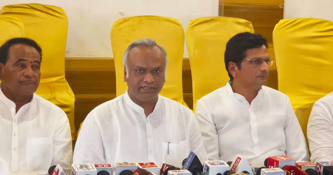 ʼಸ್ಟಿಂಗ್ ಆಪರೇಷನ್ʼ ಪ್ರಕರಣ: ತಪ್ಪಿತಸ್ಥರು ಯಾರೇ ಆಗಿರಲಿ ಕ್ರಮ ಕೈಗೊಳ್ಳುತ್ತೇವೆ : ಪ್ರಿಯಾಂಕ್ ಖರ್ಗೆ ʼಸ್ಟಿಂಗ್ ಆಪರೇಷನ್ʼ ಪ್ರಕರಣ: ತಪ್ಪಿತಸ್ಥರು ಯಾರೇ ಆಗಿರಲಿ ಕ್ರಮ ಕೈಗೊಳ್ಳುತ್ತೇವೆ : ಪ್ರಿಯಾಂಕ್ ಖರ್ಗೆ