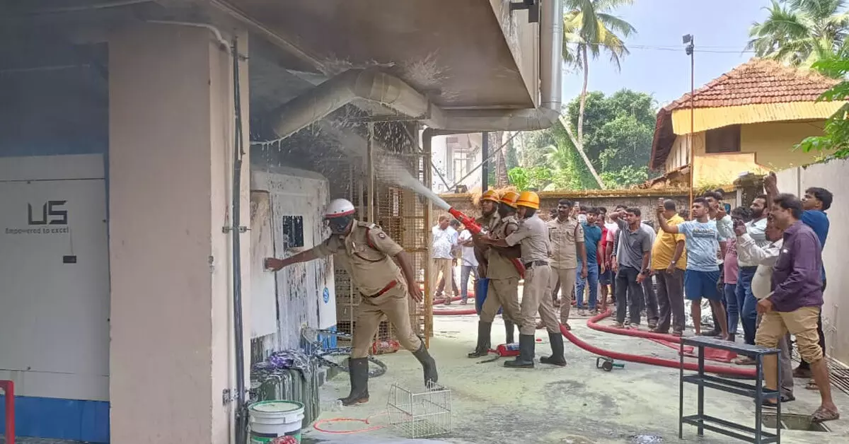 ಕುಂದಾಪುರದ ಸ್ಮಾರ್ಟ್ ಬಜಾರ್ನಲ್ಲಿ ಬೆಂಕಿ ಅವಘಡ ಕುಂದಾಪುರದ ಸ್ಮಾರ್ಟ್ ಬಜಾರ್ನಲ್ಲಿ ಬೆಂಕಿ ಅವಘಡ