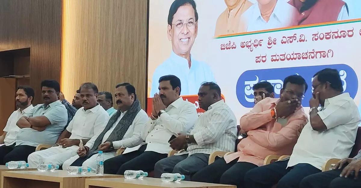 ಸ್ಟಿಂಗ್ ಆಪರೇಷನ್ ಪ್ರಕರಣದ ತನಿಖೆ ಸಿಬಿಐಗೆ ವಹಿಸಿ: ಬಸವರಾಜ ಹೊರಟ್ಟಿ ಆಗ್ರಹ ಸ್ಟಿಂಗ್ ಆಪರೇಷನ್ ಪ್ರಕರಣದ ತನಿಖೆ ಸಿಬಿಐಗೆ ವಹಿಸಿ: ಬಸವರಾಜ ಹೊರಟ್ಟಿ ಆಗ್ರಹ