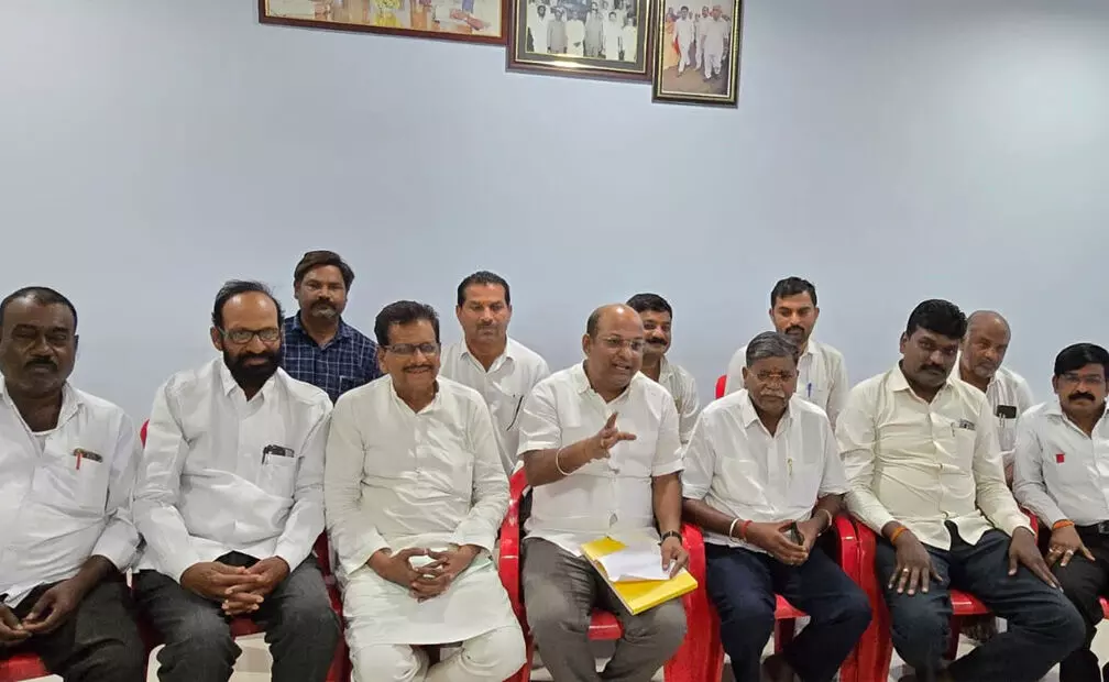 ಬೆಳೆ ರಕ್ಷಣೆಗೆ ಕೂಡಲೇ ಜಲಾಶಯಗಳ ನೀರು ಹರಿಸಿ: ಗೌತಮ್ ಪಾಟೀಲ್ ಬೆಳೆ ರಕ್ಷಣೆಗೆ ಕೂಡಲೇ ಜಲಾಶಯಗಳ ನೀರು ಹರಿಸಿ: ಗೌತಮ್ ಪಾಟೀಲ್