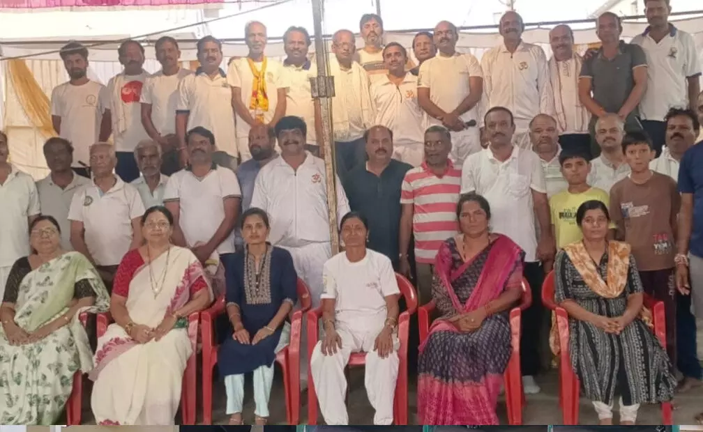 ಒತ್ತಡದ ಬದುಕಿಗೆ ಯೋಗವೇ ಸಂಜೀವಿನಿ : ಸಂತೋಷ್ ಬಿ.ಜಿ ಪಾಟೀಲ್ ಒತ್ತಡದ ಬದುಕಿಗೆ ಯೋಗವೇ ಸಂಜೀವಿನಿ : ಸಂತೋಷ್ ಬಿ.ಜಿ ಪಾಟೀಲ್