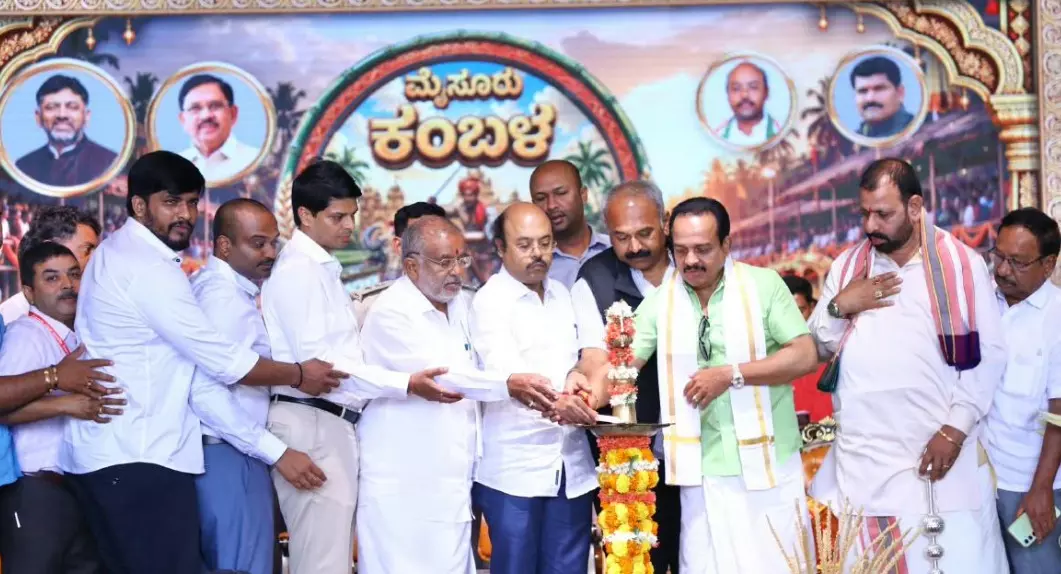 ದಸರಾ ʼಕಂಬಳʼ ಸ್ಪರ್ಧೆಗೆ ಚಾಲನೆ; 150 ಜೋಡಿ ಕೋಣಗಳು ಭಾಗಿ ದಸರಾ ʼಕಂಬಳʼ ಸ್ಪರ್ಧೆಗೆ ಚಾಲನೆ; 150 ಜೋಡಿ ಕೋಣಗಳು ಭಾಗಿ