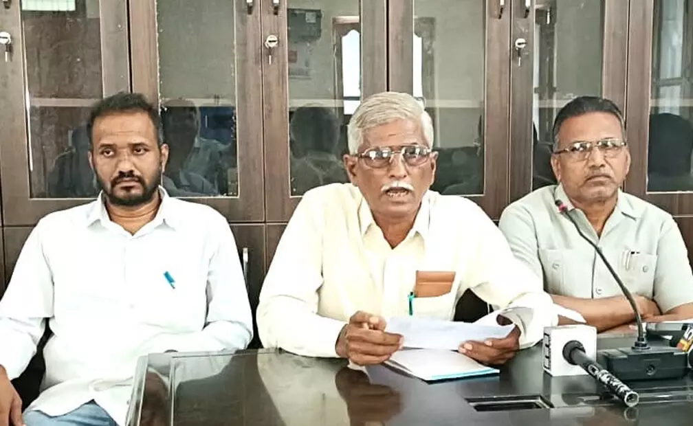 ರಾಯಚೂರು ವಿಮಾನ ನಿಲ್ದಾಣಕ್ಕೆ ಸಾಮ್ರಾಟ್ ಅಶೋಕ ಚಕ್ರವರ್ತಿಯ ಹೆಸರು ನಾಮಕರಣಕ್ಕೆ ಒತ್ತಾಯ ರಾಯಚೂರು ವಿಮಾನ ನಿಲ್ದಾಣಕ್ಕೆ ಸಾಮ್ರಾಟ್ ಅಶೋಕ ಚಕ್ರವರ್ತಿಯ ಹೆಸರು ನಾಮಕರಣಕ್ಕೆ ಒತ್ತಾಯ