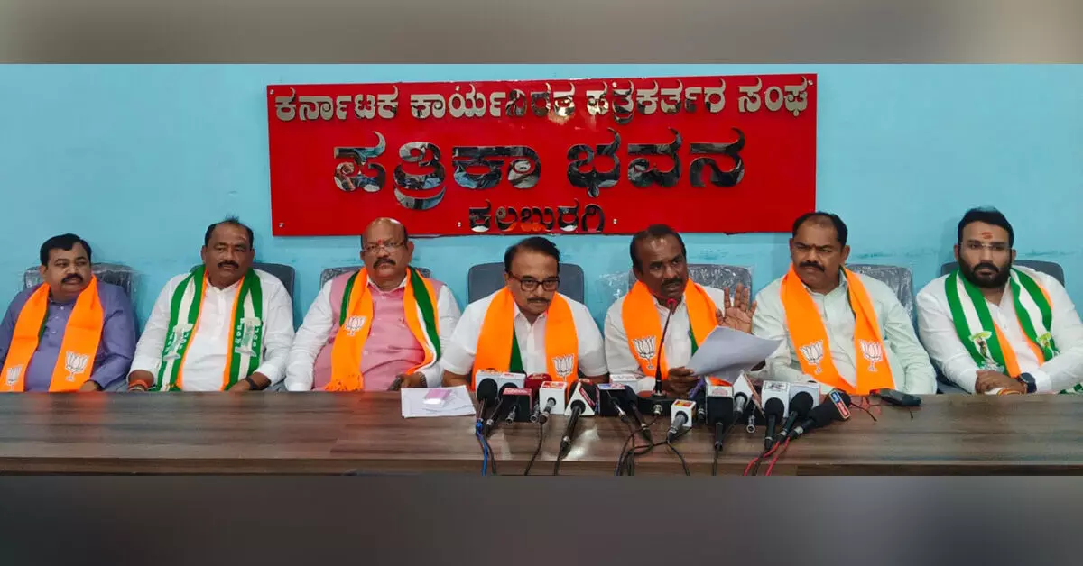 ನಾಲ್ಕೂ ವಿಧಾನ ಪರಿಷತ್ ಕ್ಷೇತ್ರಗಳಲ್ಲಿ ಎನ್ಡಿಎ ಅಭ್ಯರ್ಥಿಗಳ ಗೆಲುವು ಖಚಿತ: ಎನ್.ರವಿಕುಮಾರ್ ನಾಲ್ಕೂ ವಿಧಾನ ಪರಿಷತ್ ಕ್ಷೇತ್ರಗಳಲ್ಲಿ ಎನ್ಡಿಎ ಅಭ್ಯರ್ಥಿಗಳ ಗೆಲುವು ಖಚಿತ: ಎನ್.ರವಿಕುಮಾರ್