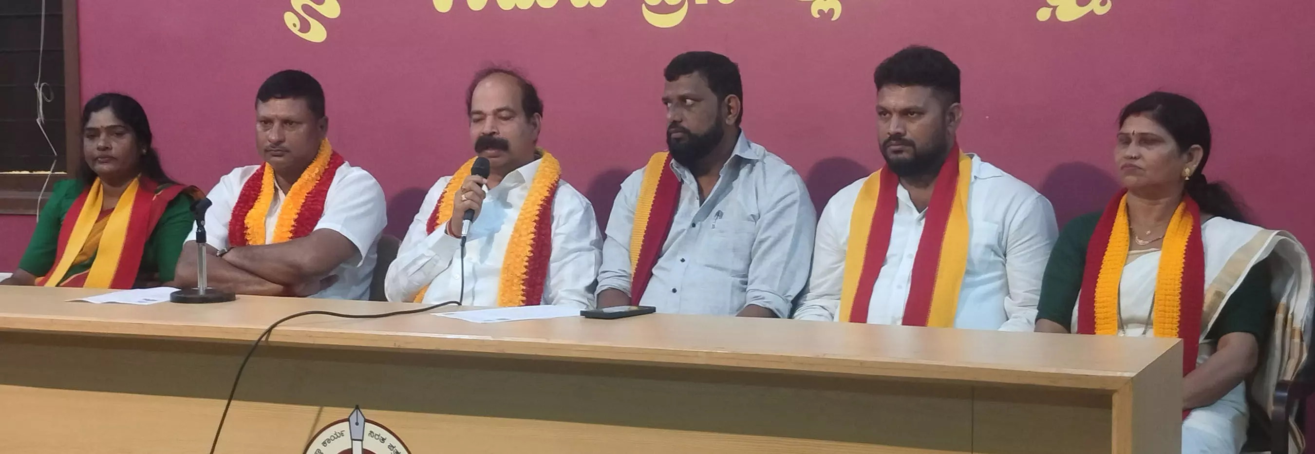 ಹೊಸ ಜಿಲ್ಲಾಸ್ಪತ್ರೆ ಕಟ್ಟಡದಲ್ಲಿ ಹಳೆ ಪರಿಕರಗಳ ಅಳವಡಿಕೆ: ಕರವೇಯಿಂದ ಪ್ರತಿಭಟನೆಯ ಎಚ್ಚರಿಕೆ ಹೊಸ ಜಿಲ್ಲಾಸ್ಪತ್ರೆ ಕಟ್ಟಡದಲ್ಲಿ ಹಳೆ ಪರಿಕರಗಳ ಅಳವಡಿಕೆ: ಕರವೇಯಿಂದ ಪ್ರತಿಭಟನೆಯ ಎಚ್ಚರಿಕೆ