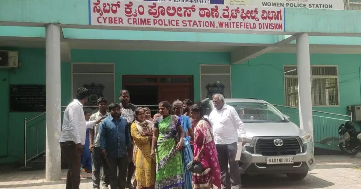 ಕೊಳಗೇರಿ ನಿವಾಸಿಗಳ ಗುಡಿಸಲು, ಶೌಚಾಲಯಕ್ಕೆ ಹಾನಿ: ದೂರು ಕೊಳಗೇರಿ ನಿವಾಸಿಗಳ ಗುಡಿಸಲು, ಶೌಚಾಲಯಕ್ಕೆ ಹಾನಿ: ದೂರು