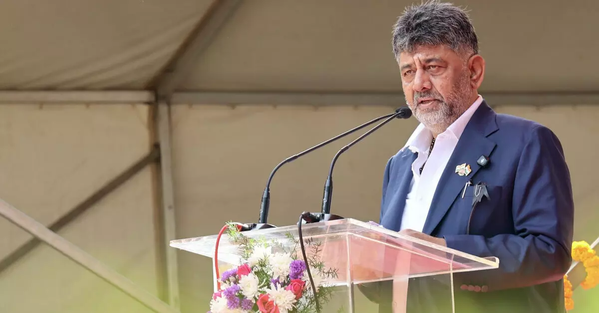ಪ್ರಭಾವಿ, ಜನಸಾಮಾನ್ಯರನ್ನು ಒಂದೇ ರೀತಿ ಕಾಣಬೇಕು : ಸಿಎಂ ಡಿ.ಕೆ.ಶಿವಕುಮಾರ್ ಪ್ರಭಾವಿ, ಜನಸಾಮಾನ್ಯರನ್ನು ಒಂದೇ ರೀತಿ ಕಾಣಬೇಕು : ಸಿಎಂ ಡಿ.ಕೆ.ಶಿವಕುಮಾರ್