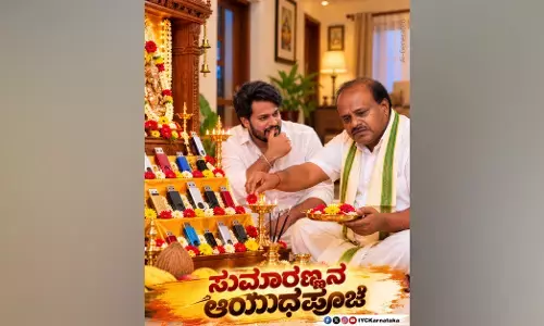ʼಸುಮಾರಣ್ಣನ ಪೆನ್‍ಡ್ರೈವ್ ಪೂಜೆʼ; ಆಯುಧ ಪೂಜೆಯಂದು ಯುವ ಕಾಂಗ್ರೆಸ್ ವ್ಯಂಗ್ಯ