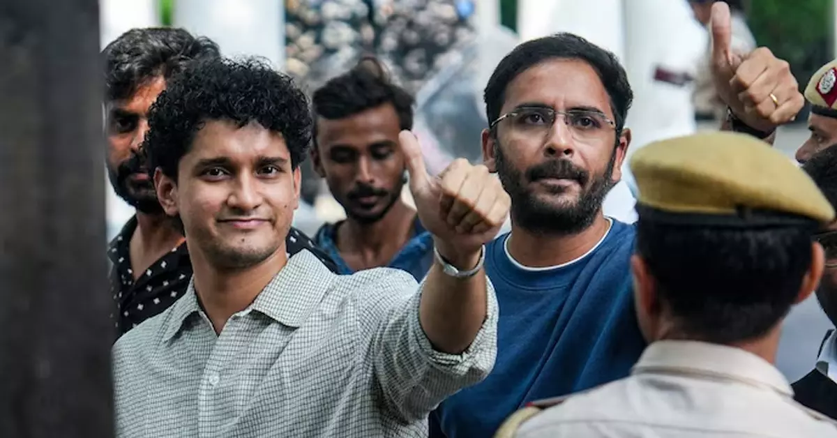ಜೈಲಿನಿಂದ ಬಿಡುಗಡೆಯಾದ ಮರುದಿನವೇ ಸೌರವ್ ದಾಸ್, ಅಶುತೋಷ್ ರಂಕಾಗೆ ದಿಲ್ಲಿ ಕ್ರೈಂ ಬ್ರಾಂಚ್ ನಿಂದ ಸಮನ್ಸ್ ಜೈಲಿನಿಂದ ಬಿಡುಗಡೆಯಾದ ಮರುದಿನವೇ ಸೌರವ್ ದಾಸ್, ಅಶುತೋಷ್ ರಂಕಾಗೆ ದಿಲ್ಲಿ ಕ್ರೈಂ ಬ್ರಾಂಚ್ ನಿಂದ ಸಮನ್ಸ್