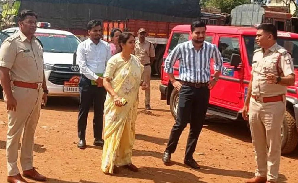 ಪಟಾಕಿ ಮಾರಾಟಗಾರರು ಸುರಕ್ಷತಾ ಮುನ್ನೆಚ್ಚರಿಕೆ ಪಾಲಿಸಬೇಕು : ಡಿಸಿ ಶಿಲ್ಪಾ ಶರ್ಮಾ ಪಟಾಕಿ ಮಾರಾಟಗಾರರು ಸುರಕ್ಷತಾ ಮುನ್ನೆಚ್ಚರಿಕೆ ಪಾಲಿಸಬೇಕು : ಡಿಸಿ ಶಿಲ್ಪಾ ಶರ್ಮಾ