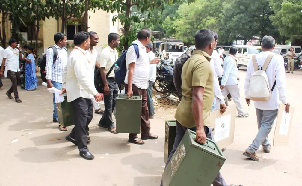 ಈಶಾನ್ಯ ಶಿಕ್ಷಕರ ಕ್ಷೇತ್ರದ ಚುನಾವಣೆ; ಕೊಪ್ಪಳ ಜಿಲ್ಲೆಯಲ್ಲಿ ಮಸ್ಟರಿಂಗ್ ಕಾರ್ಯ ಯಶಸ್ವಿ ಈಶಾನ್ಯ ಶಿಕ್ಷಕರ ಕ್ಷೇತ್ರದ ಚುನಾವಣೆ; ಕೊಪ್ಪಳ ಜಿಲ್ಲೆಯಲ್ಲಿ ಮಸ್ಟರಿಂಗ್ ಕಾರ್ಯ ಯಶಸ್ವಿ
