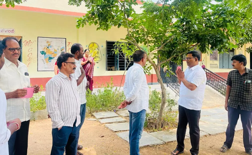 ಈಶಾನ್ಯ ಶಿಕ್ಷಕರ ಮತಕ್ಷೇತ್ರದ ಚುನಾವಣೆ: ಕಾಂಗ್ರೆಸ್ ಅಭ್ಯರ್ಥಿ ಪರ ಭೀಮಣ್ಣ ಮೇಟಿ ಮತಯಾಚನೆ ಈಶಾನ್ಯ ಶಿಕ್ಷಕರ ಮತಕ್ಷೇತ್ರದ ಚುನಾವಣೆ: ಕಾಂಗ್ರೆಸ್ ಅಭ್ಯರ್ಥಿ ಪರ ಭೀಮಣ್ಣ ಮೇಟಿ ಮತಯಾಚನೆ