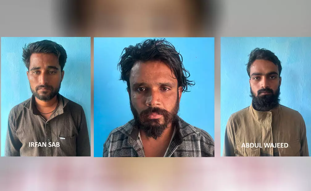 ಕಲಬುರಗಿ| ಮೂವರು ಮನೆಗಳ್ಳರ ಬಂಧನ: 5.50 ಲಕ್ಷ ರೂ. ಮೌಲ್ಯದ ಸ್ವತ್ತು ಜಪ್ತಿ ಕಲಬುರಗಿ| ಮೂವರು ಮನೆಗಳ್ಳರ ಬಂಧನ: 5.50 ಲಕ್ಷ ರೂ. ಮೌಲ್ಯದ ಸ್ವತ್ತು ಜಪ್ತಿ