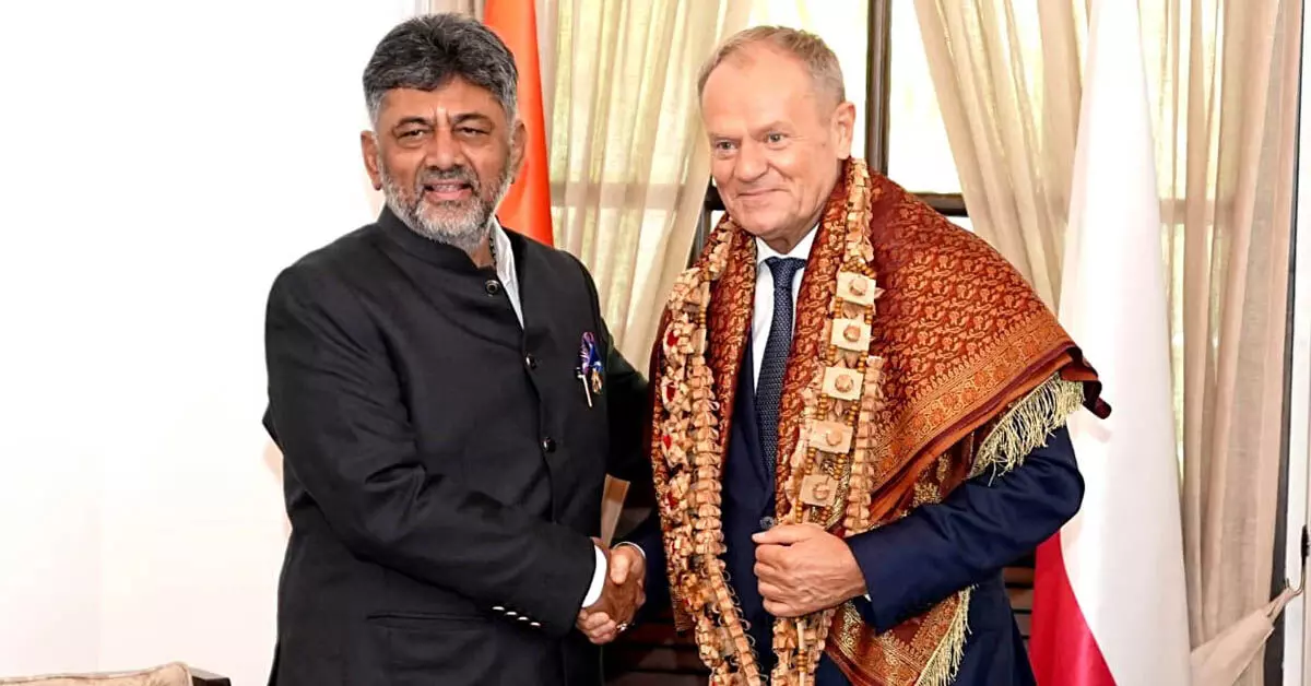 ಬೆಂಗಳೂರಿನಲ್ಲಿ ಪೋಲೆಂಡ್ ಪ್ರಧಾನಿ–ಸಿಎಂ ಡಿಕೆಶಿ ಭೇಟಿ; ದ್ವಿಪಕ್ಷೀಯ ಮಾತುಕತೆ ಬೆಂಗಳೂರಿನಲ್ಲಿ ಪೋಲೆಂಡ್ ಪ್ರಧಾನಿ–ಸಿಎಂ ಡಿಕೆಶಿ ಭೇಟಿ; ದ್ವಿಪಕ್ಷೀಯ ಮಾತುಕತೆ
