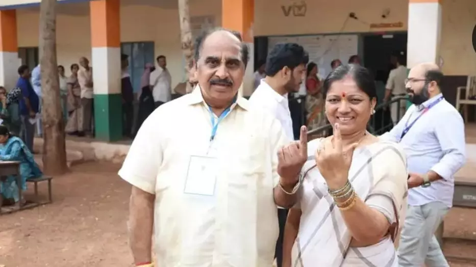 ಪಶ್ಚಿಮ ಪದವೀಧರ ಕ್ಷೇತ್ರದ ಚುನಾವಣೆ: ಬಿರುಸಿನಿಂದ ಸಾಗಿದ ಮತದಾನ ಪ್ರಕ್ರಿಯೆ ಪಶ್ಚಿಮ ಪದವೀಧರ ಕ್ಷೇತ್ರದ ಚುನಾವಣೆ: ಬಿರುಸಿನಿಂದ ಸಾಗಿದ ಮತದಾನ ಪ್ರಕ್ರಿಯೆ