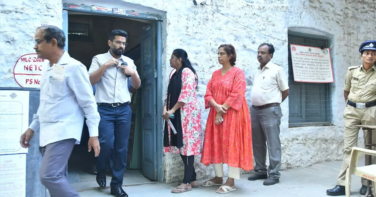 ಈಶಾನ್ಯ ಶಿಕ್ಷಕರ ಕ್ಷೇತ್ರದ ಚುನಾವಣೆ: ಕಲಬುರಗಿ ಜಿಲ್ಲೆಯಲ್ಲಿ ಶೇ.84.38ರಷ್ಟು ಮತದಾನ ಈಶಾನ್ಯ ಶಿಕ್ಷಕರ ಕ್ಷೇತ್ರದ ಚುನಾವಣೆ: ಕಲಬುರಗಿ ಜಿಲ್ಲೆಯಲ್ಲಿ ಶೇ.84.38ರಷ್ಟು ಮತದಾನ
