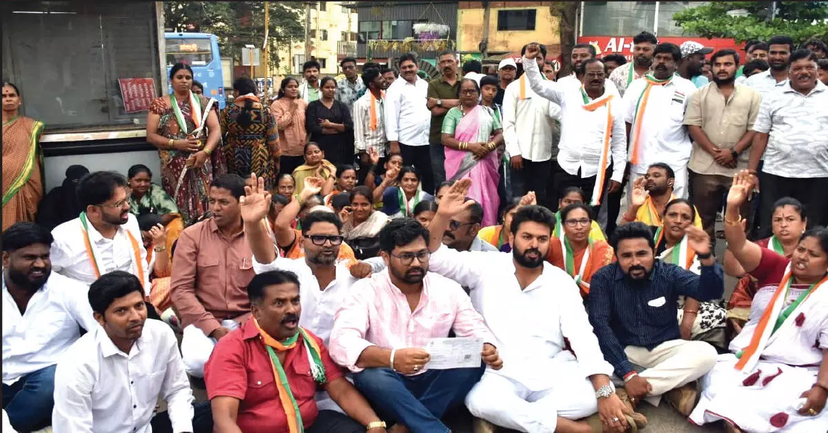 ಪಶ್ಚಿಮ ಪದವೀಧರ ಕ್ಷೇತ್ರ; ಧಾರವಾಡ ಜಿಲ್ಲೆಯಲ್ಲಿ ಶೇ.69.16 ಮತದಾನ ಪಶ್ಚಿಮ ಪದವೀಧರ ಕ್ಷೇತ್ರ; ಧಾರವಾಡ ಜಿಲ್ಲೆಯಲ್ಲಿ ಶೇ.69.16 ಮತದಾನ