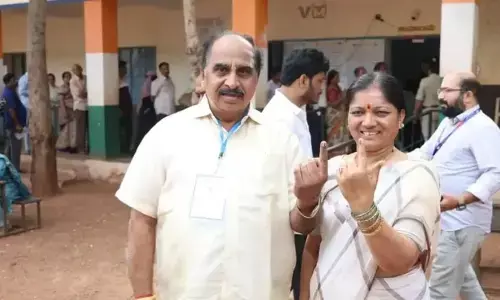 ಪಶ್ಚಿಮ ಪದವೀಧರ ಕ್ಷೇತ್ರದ ಚುನಾವಣೆ: ಬಿರುಸಿನಿಂದ ಸಾಗಿದ ಮತದಾನ ಪ್ರಕ್ರಿಯೆ