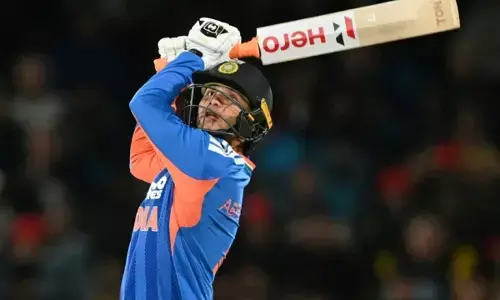 T20 ಕ್ರಿಕೆಟ್‌ ನಲ್ಲಿ ಪವರ್‌ ಪ್ಲೇನಲ್ಲಿ 100 ಸಿಕ್ಸರ್‌ ಗಳನ್ನು ಸಿಡಿಸಿದ ಮೊದಲ ಬ್ಯಾಟರ್ ಅಭಿಷೇಕ್ ಶರ್ಮಾ; ಐತಿಹಾಸಿಕ ಸಾಧನೆ