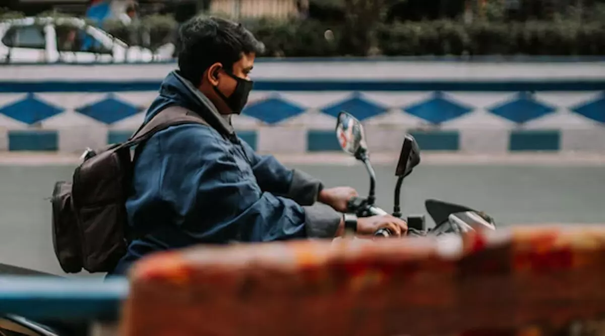 Gujarat | ಫೋನ್, ಜೀನ್ಸ್, ಟೂತ್ಪೇಸ್ಟ್ ಬಿಡಲಿಲ್ಲ!; 4 ಲಕ್ಷ ರೂ. ಮೀರಿದ ಮೌಲ್ಯದ ಪಾರ್ಸೆಲ್ ಕದ್ದ ಡೆಲಿವರಿ ಏಜೆಂಟ್ Gujarat | ಫೋನ್, ಜೀನ್ಸ್, ಟೂತ್ಪೇಸ್ಟ್ ಬಿಡಲಿಲ್ಲ!; 4 ಲಕ್ಷ ರೂ. ಮೀರಿದ ಮೌಲ್ಯದ ಪಾರ್ಸೆಲ್ ಕದ್ದ ಡೆಲಿವರಿ ಏಜೆಂಟ್