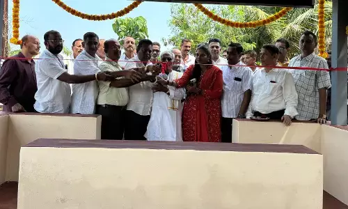 ಸುರತ್ಕಲ್: ಸೈಯದ್ ಬಾವ - ಆಸಿಯಮ್ಮ ದಂಪತಿಯ ಸ್ಮರಣಾರ್ಥ ಬಸ್ ನಿಲ್ದಾಣ ಕೊಡುಗೆ