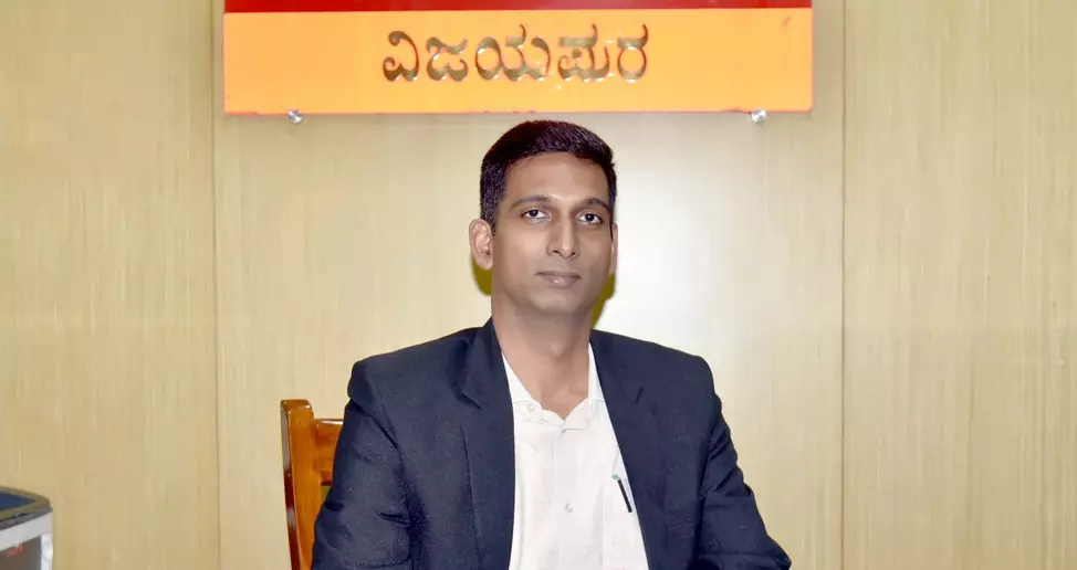 ಅಂತಿಮ ಮತದಾರರ ಪಟ್ಟಿ ಪ್ರಕಟ: ವಿಜಯಪುರ ಜಿಲ್ಲೆಯಲ್ಲಿ 17,08,099 ಮತದಾರರು : ಜಿಲ್ಲಾಧಿಕಾರಿ ಡಾ.ಆನಂದ ಕೆ. ಅಂತಿಮ ಮತದಾರರ ಪಟ್ಟಿ ಪ್ರಕಟ: ವಿಜಯಪುರ ಜಿಲ್ಲೆಯಲ್ಲಿ 17,08,099 ಮತದಾರರು : ಜಿಲ್ಲಾಧಿಕಾರಿ ಡಾ.ಆನಂದ ಕೆ.