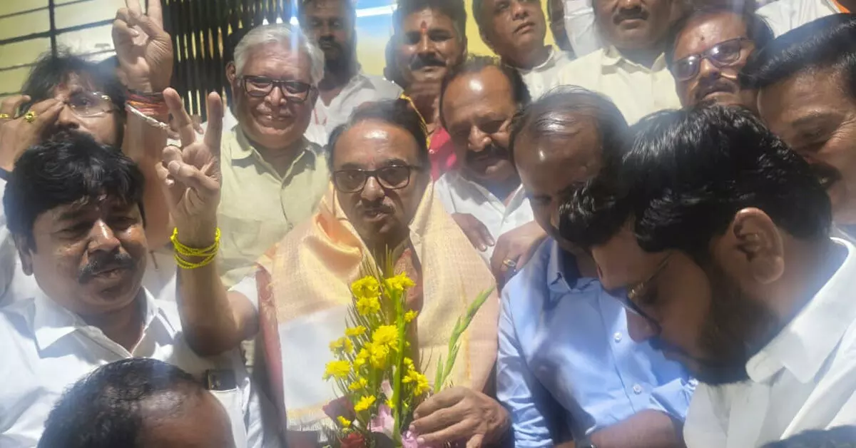 ಈಶಾನ್ಯ ಶಿಕ್ಷಕರ ಕ್ಷೇತ್ರದ ಚುನಾವಣೆ: ಎನ್ಡಿಎ ಅಭ್ಯರ್ಥಿ ಶಶೀಲ್ ನಮೋಶಿ ಗೆಲುವು ಈಶಾನ್ಯ ಶಿಕ್ಷಕರ ಕ್ಷೇತ್ರದ ಚುನಾವಣೆ: ಎನ್ಡಿಎ ಅಭ್ಯರ್ಥಿ ಶಶೀಲ್ ನಮೋಶಿ ಗೆಲುವು