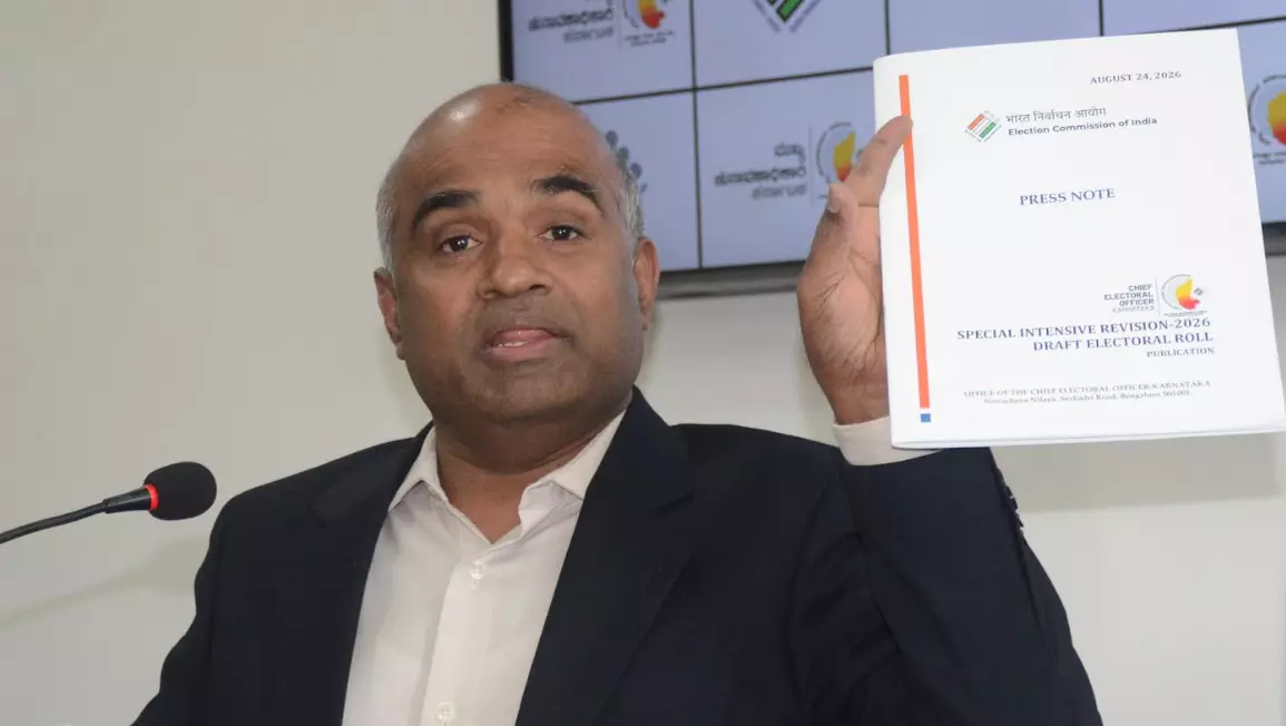 Karnataka SIR | ಅಂತಿಮ ಪಟ್ಟಿಯಲ್ಲಿ ಒಟ್ಟು 4.55 ಕೋಟಿ ಮತದಾರರು, 99.32 ಲಕ್ಷ ಮತದಾರರ ಹೆಸರು ಡಿಲೀಟ್ : ಮುಖ್ಯ ಚುನಾವಣಾಧಿಕಾರಿ Karnataka SIR | ಅಂತಿಮ ಪಟ್ಟಿಯಲ್ಲಿ ಒಟ್ಟು 4.55 ಕೋಟಿ ಮತದಾರರು, 99.32 ಲಕ್ಷ ಮತದಾರರ ಹೆಸರು ಡಿಲೀಟ್ : ಮುಖ್ಯ ಚುನಾವಣಾಧಿಕಾರಿ