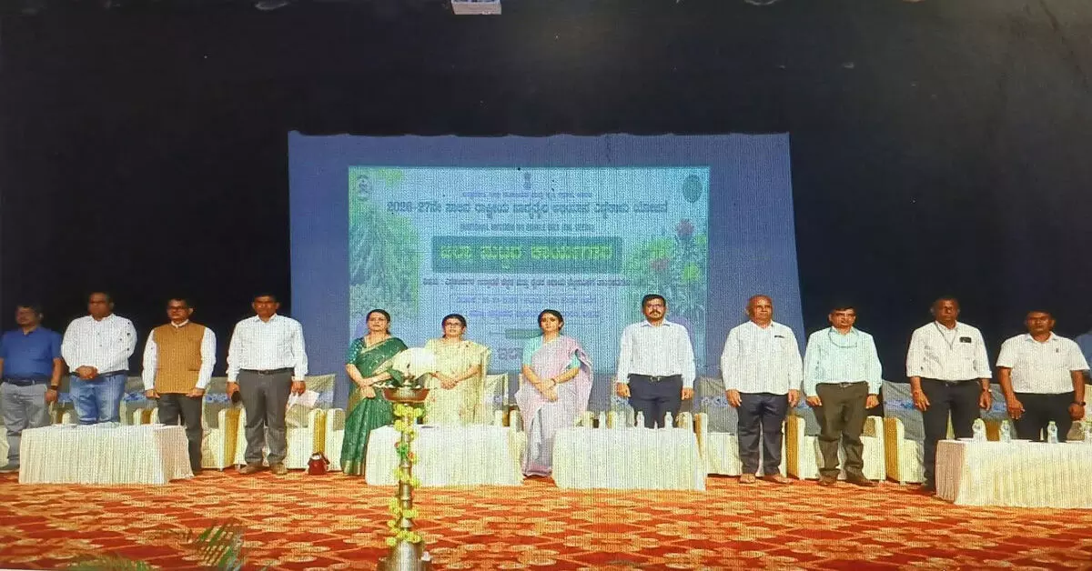 Bidar | ಎಣ್ಣೆಕಾಳು ಬೆಳೆಗಳ ಉತ್ಪಾದನೆ ಹೆಚ್ಚಿಸಿ ಸ್ವಾವಲಂಬನೆ ಸಾಧಿಸಿ: ಡಿಸಿ ಶಿಲ್ಪಾ ಶರ್ಮಾ Bidar | ಎಣ್ಣೆಕಾಳು ಬೆಳೆಗಳ ಉತ್ಪಾದನೆ ಹೆಚ್ಚಿಸಿ ಸ್ವಾವಲಂಬನೆ ಸಾಧಿಸಿ: ಡಿಸಿ ಶಿಲ್ಪಾ ಶರ್ಮಾ