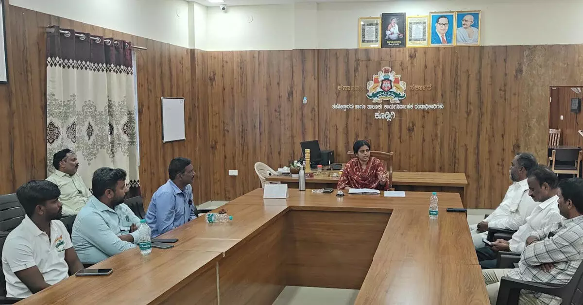 ಕೂಡ್ಲಿಗಿ ಕ್ಷೇತ್ರದ ಅಂತಿಮ ಮತದಾರರ ಪಟ್ಟಿ ಪ್ರಕಟ: 1.97 ಲಕ್ಷ ಮತದಾರರ ನೋಂದಣಿ ಕೂಡ್ಲಿಗಿ ಕ್ಷೇತ್ರದ ಅಂತಿಮ ಮತದಾರರ ಪಟ್ಟಿ ಪ್ರಕಟ: 1.97 ಲಕ್ಷ ಮತದಾರರ ನೋಂದಣಿ