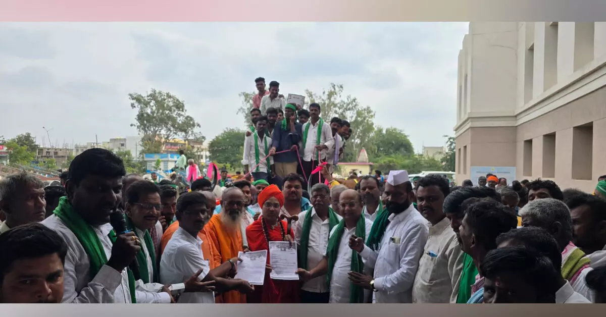 ಚಿಂಚೋಳಿ | ಜೋಡೆತ್ತಿನ ಕೃಷಿಕರಿಗೆ ಮಾಸಿಕ 11 ಸಾವಿರ ರೂ. ಪ್ರೋತ್ಸಾಹಧನಕ್ಕೆ ಆಗ್ರಹ ಚಿಂಚೋಳಿ | ಜೋಡೆತ್ತಿನ ಕೃಷಿಕರಿಗೆ ಮಾಸಿಕ 11 ಸಾವಿರ ರೂ. ಪ್ರೋತ್ಸಾಹಧನಕ್ಕೆ ಆಗ್ರಹ