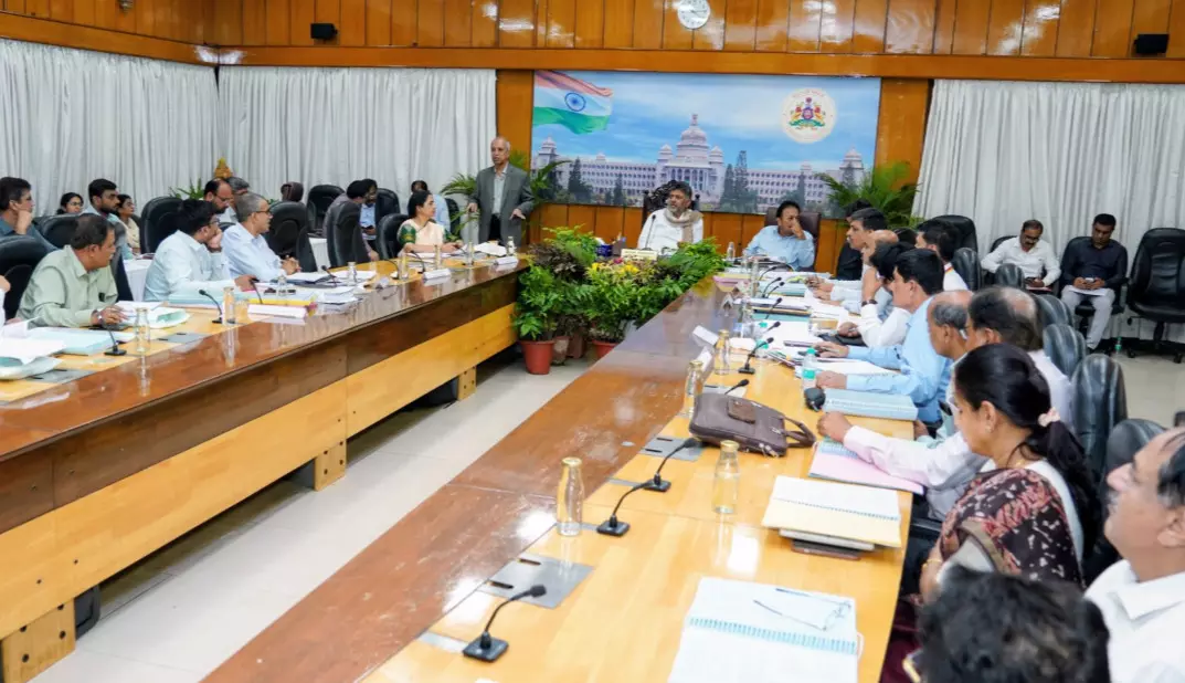 ‘ಜಲಸಂಪನ್ಮೂಲ ಇಲಾಖೆಯ ನಾಲ್ಕು ನಿಗಮಗಳ ಮಹತ್ವದ ಸಭೆ’ : ನೂತನ ನೀರಾವರಿ ಯೋಜನೆಗಳಿಗೆ ಮುಖ್ಯಮಂತ್ರಿ ಹಸಿರು ನಿಶಾನೆ ‘ಜಲಸಂಪನ್ಮೂಲ ಇಲಾಖೆಯ ನಾಲ್ಕು ನಿಗಮಗಳ ಮಹತ್ವದ ಸಭೆ’ : ನೂತನ ನೀರಾವರಿ ಯೋಜನೆಗಳಿಗೆ ಮುಖ್ಯಮಂತ್ರಿ ಹಸಿರು ನಿಶಾನೆ