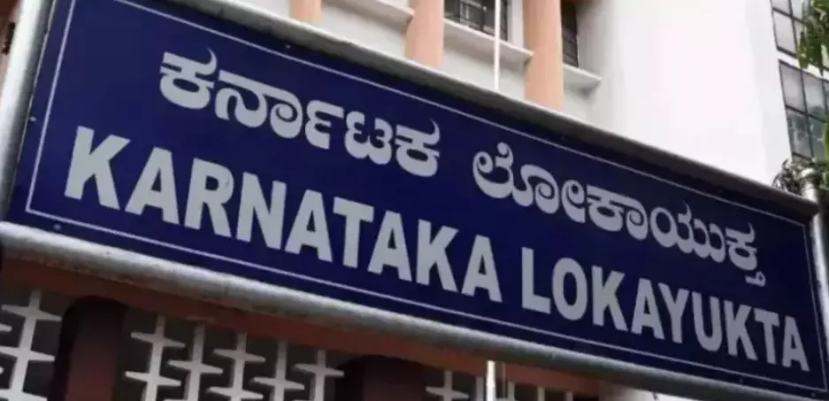 Bengaluru | ಲಂಚ ಸ್ವೀಕರಿಸುವ ವೇಳೆ ಲೋಕಾಯುಕ್ತ ಪೊಲೀಸರ ಬಲೆಗೆ ಬಿದ್ದ ಸರ್ವೇಯರ್ Bengaluru | ಲಂಚ ಸ್ವೀಕರಿಸುವ ವೇಳೆ ಲೋಕಾಯುಕ್ತ ಪೊಲೀಸರ ಬಲೆಗೆ ಬಿದ್ದ ಸರ್ವೇಯರ್