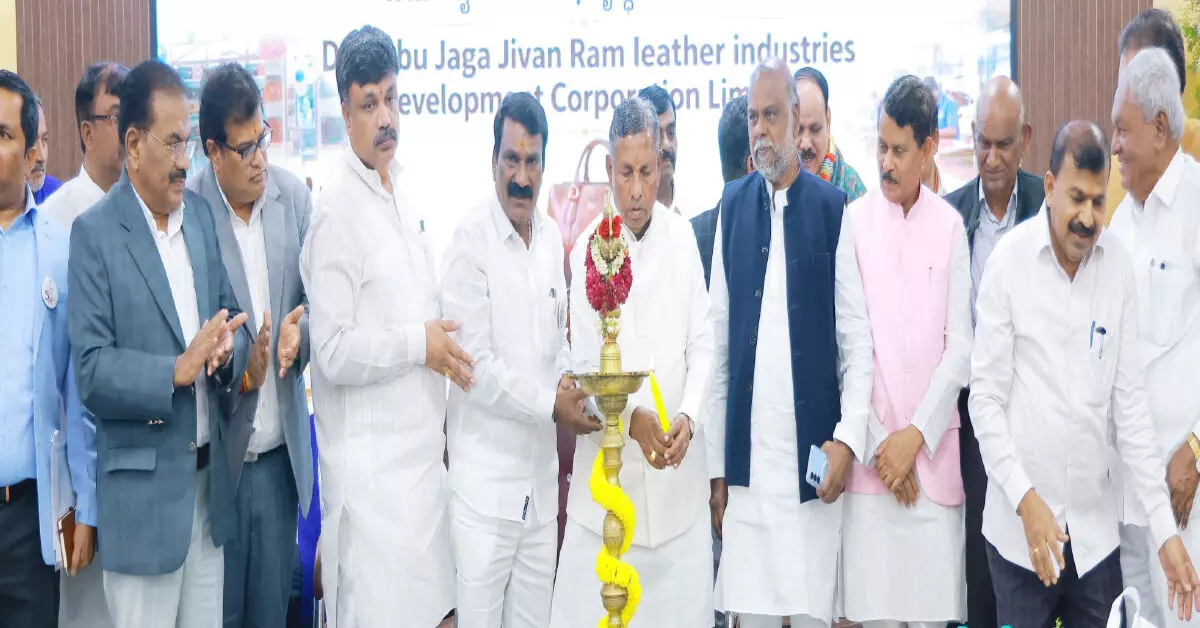 ಲಿಬರ್ಟಿ, ಬಾಟಾ ಕಂಪೆನಿಗಳ ಜೊತೆಗೆ ‘ಲಿಡ್ಕರ್’ ಹೆಸರುವಾಸಿಯಾಗಲು ಕ್ರಮವಹಿಸಿ : ಸಚಿವ ಮುನಿಯಪ್ಪ ಲಿಬರ್ಟಿ, ಬಾಟಾ ಕಂಪೆನಿಗಳ ಜೊತೆಗೆ ‘ಲಿಡ್ಕರ್’ ಹೆಸರುವಾಸಿಯಾಗಲು ಕ್ರಮವಹಿಸಿ : ಸಚಿವ ಮುನಿಯಪ್ಪ