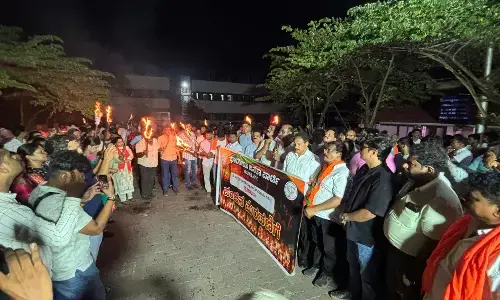 ಮೆಸ್ಕಾಂ ಇಲಾಖೆಯ ವೈಫಲ್ಯ ಖಂಡಿಸಿ ಪಂಜಿನ ಮೆರವಣಿಗೆ