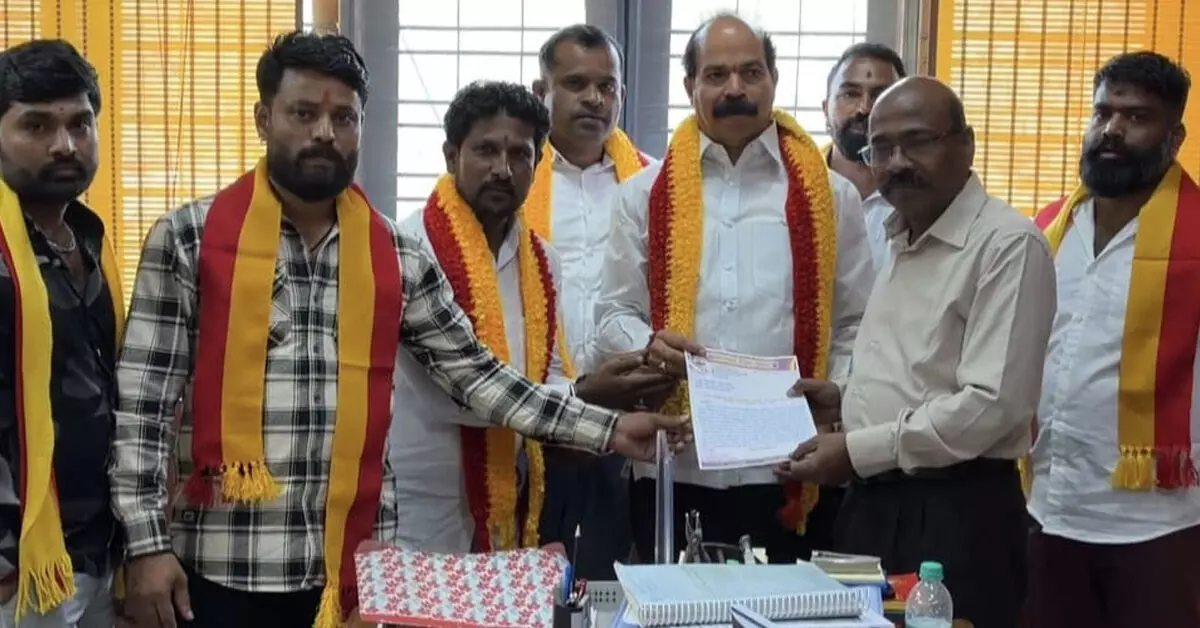 ಹುಣಸಗಿ | ವಾರಾಬಂದಿ ರದ್ದುಪಡಿಸಿ ನ.30ರವರೆಗೆ ನಿರಂತರ ನೀರು ಹರಿಸಲು ಕರವೇ ಆಗ್ರಹ ಹುಣಸಗಿ | ವಾರಾಬಂದಿ ರದ್ದುಪಡಿಸಿ ನ.30ರವರೆಗೆ ನಿರಂತರ ನೀರು ಹರಿಸಲು ಕರವೇ ಆಗ್ರಹ