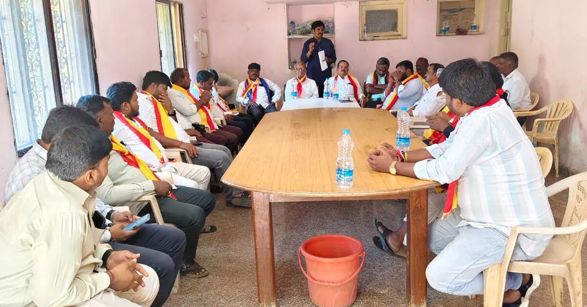 ಜೇವರ್ಗಿ–ಯಡ್ರಾಮಿ ಸಾಹಿತಿಗಳ ಕಡೆಗಣನೆ ಆರೋಪ: ಕಸಾಪ ವಿರುದ್ಧ ಕನ್ನಡಪರ ಸಂಘಟನೆಗಳ ಆಕ್ರೋಶ ಜೇವರ್ಗಿ–ಯಡ್ರಾಮಿ ಸಾಹಿತಿಗಳ ಕಡೆಗಣನೆ ಆರೋಪ: ಕಸಾಪ ವಿರುದ್ಧ ಕನ್ನಡಪರ ಸಂಘಟನೆಗಳ ಆಕ್ರೋಶ