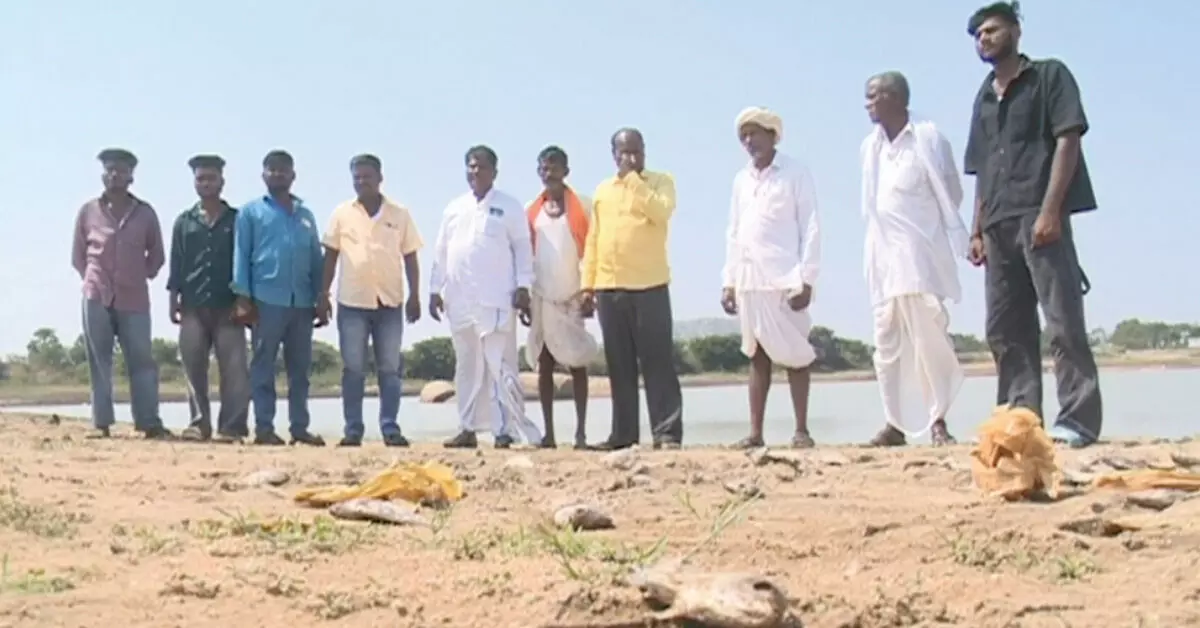ಮೀನುಗಾರರ ಬದುಕಿಗೂ ತಟ್ಟಿದ ಬರದ ಬಿಸಿ ಮೀನುಗಾರರ ಬದುಕಿಗೂ ತಟ್ಟಿದ ಬರದ ಬಿಸಿ