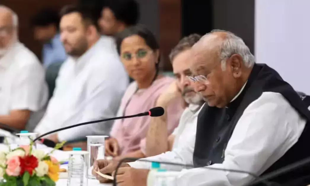 ಮಳೆಯಿಂದ ಅಡ್ಡಿ | CEC ಜ್ಞಾನೇಶ್ ಕುಮಾರ್ ವಿರುದ್ಧದ ಸಾರ್ವಜನಿಕ ದೋಷಾರೋಪಣೆ ಪ್ರಕ್ರಿಯೆ ನಾಳೆಗೆ ಮುಂದೂಡಿದ ಇಂಡಿಯಾ ಮೈತ್ರಿಕೂಟ