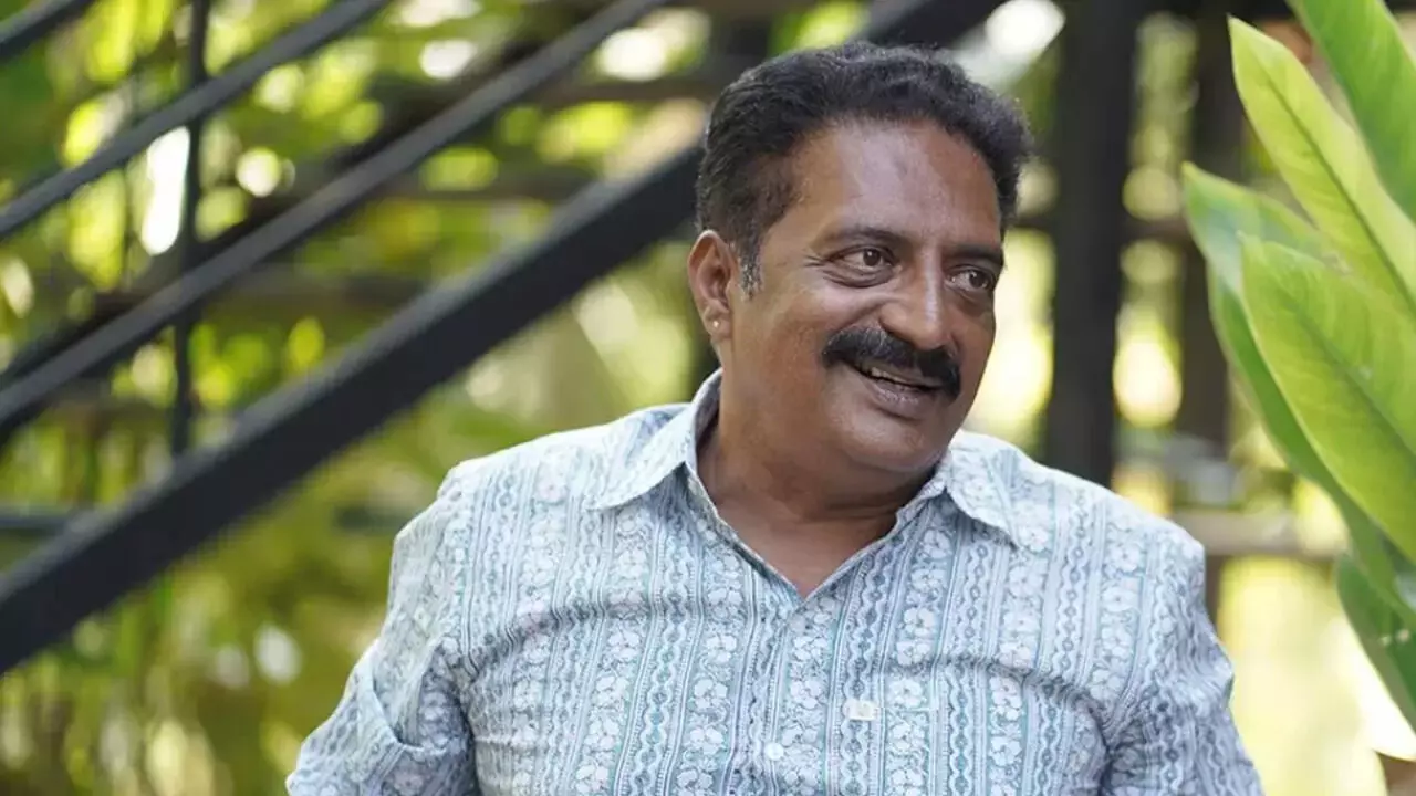 ರಾಜಕೀಯ ಅಭಿಪ್ರಾಯಗಳಿಂದ ನಟ ಪ್ರಕಾಶ್ ರಾಜ್ ಕೆಲಸಗಳನ್ನು ಕಳೆದುಕೊಂಡಿದ್ದಾರೆ; ಭಯದಿಂದ ಬದುಕಲು ಸಿದ್ಧರಿಲ್ಲ: ಪತ್ನಿ ಪೋನಿ ವರ್ಮಾ ರಾಜಕೀಯ ಅಭಿಪ್ರಾಯಗಳಿಂದ ನಟ ಪ್ರಕಾಶ್ ರಾಜ್ ಕೆಲಸಗಳನ್ನು ಕಳೆದುಕೊಂಡಿದ್ದಾರೆ; ಭಯದಿಂದ ಬದುಕಲು ಸಿದ್ಧರಿಲ್ಲ: ಪತ್ನಿ ಪೋನಿ ವರ್ಮಾ