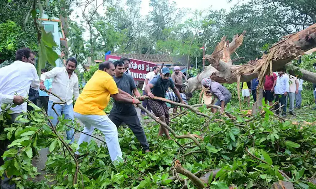 ‘ಅರ್ನಬ್’ ಚಂಡಮಾರುತದ ಅಬ್ಬರ| ಒಡಿಶಾದಲ್ಲಿ ಪ್ರವಾಹ, ಭೂಕುಸಿತ; ಮೂವರು ಮೃತ್ಯು