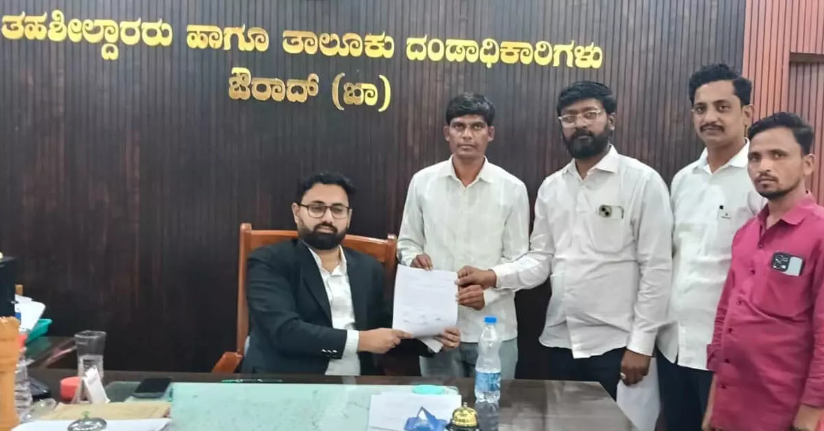 ಕರ್ತವ್ಯ ಲೋಪ ಆರೋಪ: ಸಂತಪುರ್ ಕಂದಾಯ ನಿರೀಕ್ಷಕರ ಅಮಾನತಿಗೆ ಆಗ್ರಹ ಕರ್ತವ್ಯ ಲೋಪ ಆರೋಪ: ಸಂತಪುರ್ ಕಂದಾಯ ನಿರೀಕ್ಷಕರ ಅಮಾನತಿಗೆ ಆಗ್ರಹ