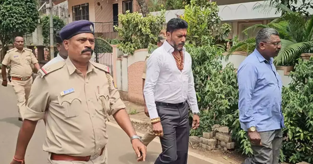 2,459 ಕೋಟಿ ರೂ. ಪೊಂಝಿ ಹಗರಣ: ಶಿವಾನಂದ ನೀಲಣ್ಣವರ್ ಗೆ ಸೇರಿದ 427 ಕೋಟಿ ರೂ. ಮೌಲ್ಯದ ಆಸ್ತಿ ಜಪ್ತಿ ಮಾಡಿದ ED 2,459 ಕೋಟಿ ರೂ. ಪೊಂಝಿ ಹಗರಣ: ಶಿವಾನಂದ ನೀಲಣ್ಣವರ್ ಗೆ ಸೇರಿದ 427 ಕೋಟಿ ರೂ. ಮೌಲ್ಯದ ಆಸ್ತಿ ಜಪ್ತಿ ಮಾಡಿದ ED