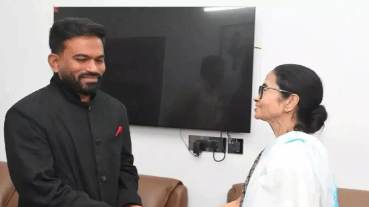 ಮಮತಾ ಬ್ಯಾನರ್ಜಿಯನ್ನು ಭೇಟಿಯಾದ CJP ಸಂಸ್ಥಾಪಕ ದೀಪ್ಕೆ | ಇಂಡಿಯಾ ಒಕ್ಕೂಟದ ರ್ಯಾಲಿಯಲ್ಲಿ ಭಾಗವಹಿಸುವುದಿಲ್ಲ; ಮತ ಕಳ್ಳತನದ ವಿರುದ್ಧದ ಹೋರಾಟಕ್ಕೆ ಬೆಂಬಲ ಮಮತಾ ಬ್ಯಾನರ್ಜಿಯನ್ನು ಭೇಟಿಯಾದ CJP ಸಂಸ್ಥಾಪಕ ದೀಪ್ಕೆ | ಇಂಡಿಯಾ ಒಕ್ಕೂಟದ ರ್ಯಾಲಿಯಲ್ಲಿ ಭಾಗವಹಿಸುವುದಿಲ್ಲ; ಮತ ಕಳ್ಳತನದ ವಿರುದ್ಧದ ಹೋರಾಟಕ್ಕೆ ಬೆಂಬಲ