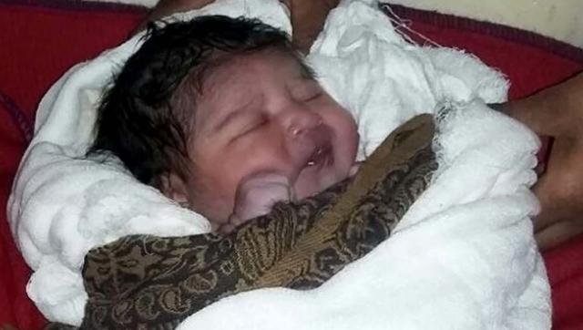 ಟಾಯ್ಲೆಟ್‌ನಲ್ಲಿ ಜನಿಸಿದ ಮಗು ಟ್ರಾಕ್‌ ಬಿದ್ದರೂ ಪವಾಡಸದೃಶ ಪಾರು